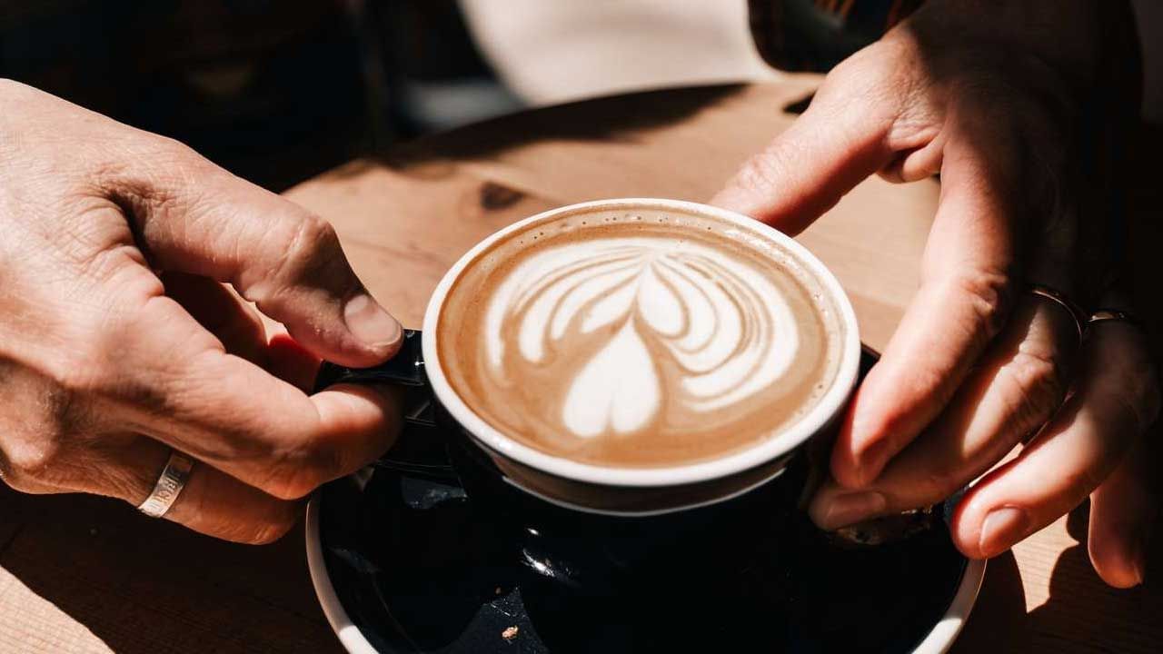 Coffee: ప్రతిరోజూ కాఫీ తాగితే ఏమవుతుందో తెలుసా..? కాఫీ లవర్స్ తప్పక తెలుసుకోవాలి..