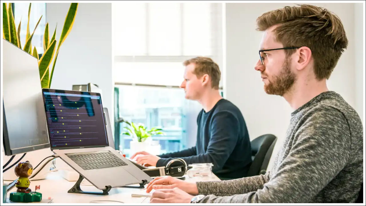 Health Care: గంటల తరబడి కంప్యూటర్ ముందు కూర్చుంటున్నారా? మీకో షాకింగ్ న్యూస్.. ఇలా చేయండి!