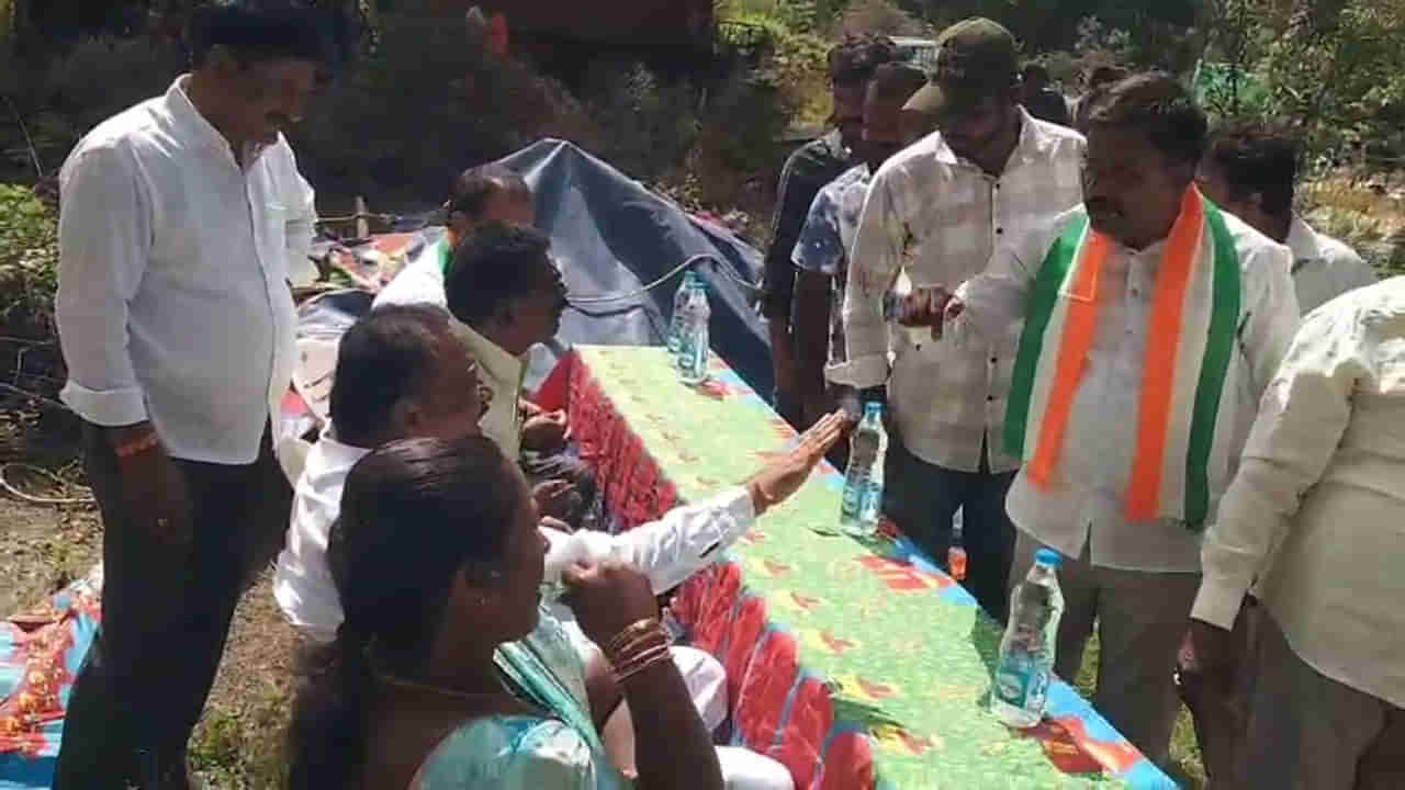 Telangana: కూలిన టెంట్లు.. విరిగిన కుర్చీలు... పాలకుర్తి కాంగ్రెస్లో భగ్గుమన్న వర్గ విబేధాలు