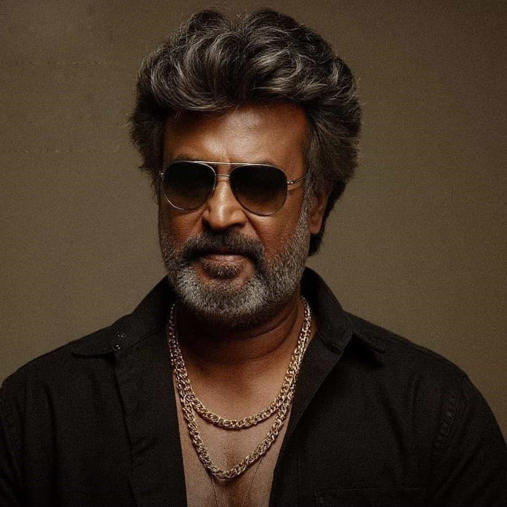 రజినీ సినిమాల్లో భారీ హైప్తో వచ్చిన సినిమా ఏదంటే.. ఠక్కున చెప్పే ఆన్సర్ కబాలి. ఈ సినిమా ఫస్ట్ డే చూడకపోతే చచ్చిపోతామేమో అనేంతగా అభిమానులు దానికోసం వేచి చూసారు. రంజిత్ తెరకెక్కించిన కబాలి హైప్ అందుకోవడంలో విఫలమైంది కానీ ఓపెనింగ్స్లో రికార్డులు తిరగరాసింది.. కానీ అప్పుడా సినిమాకు కనీసం ట్రైలర్ కూడా విడుదల చేయలేదు మేకర్స్.