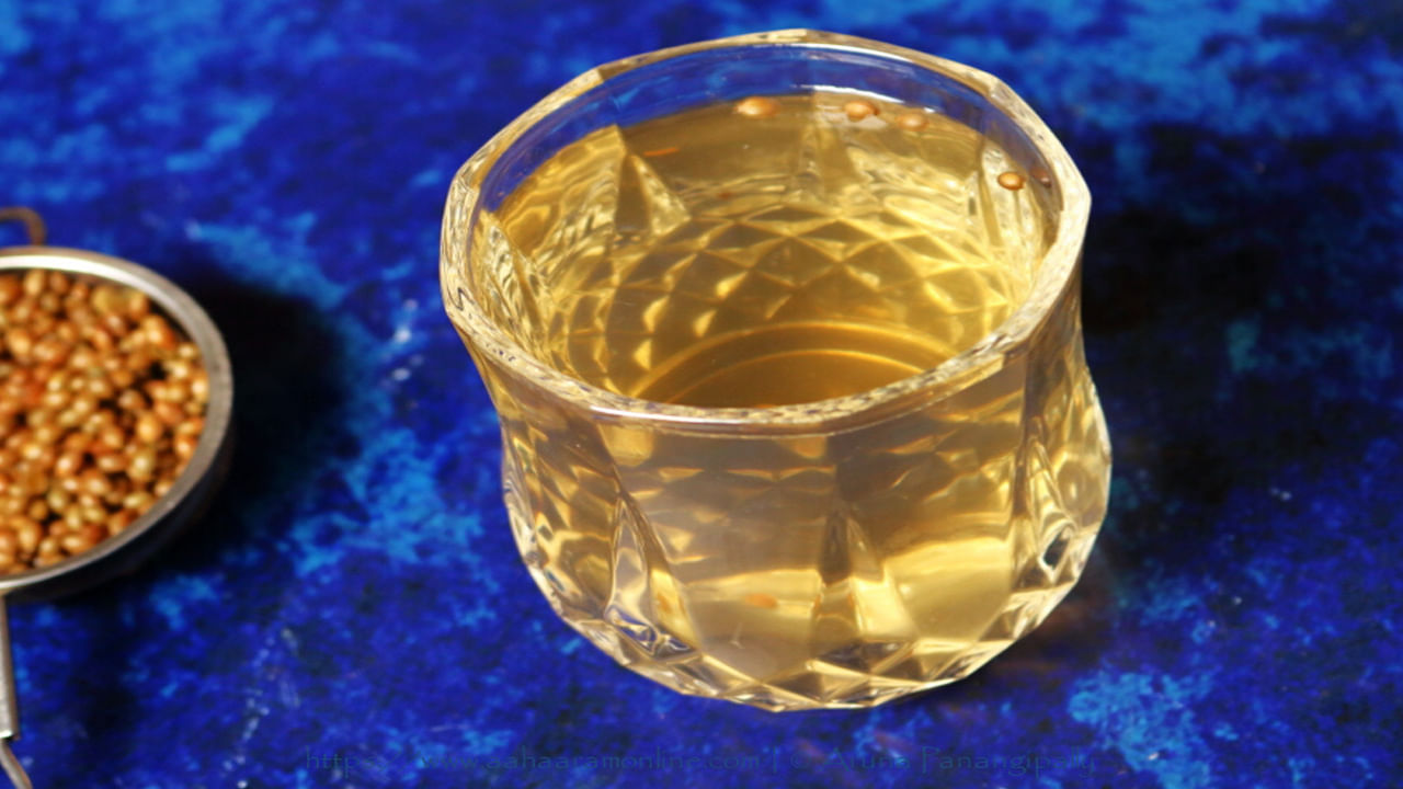 ధనియాల్లో విటమిన్ ఏ అధికంగా ఉంటుంది. ఇది రెటినాల్ హెల్త్‌కి సపోర్ట్ చేస్తుంది. దీంతో కంటి సమస్యలు దూరమవుతాయి. కంటి చూపు మెరుగవుతుంది. ధనియాల నీటిలో విటమిన్​ ఎ, సి ఉంటుంది. ఇది రోగనిరోధక శక్తిని పెంచుతుంది. ఇన్​ఫెక్షన్ల నుంచి శరీరాన్ని కాపాడుతుంది.