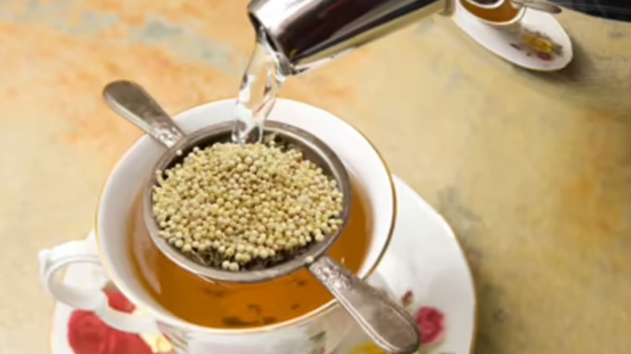 గట్ హెల్త్​కి మంచి ప్రయోజనాలు అందిస్తుంది. మెరుగైన జీర్ణక్రియ సొంతమవుతుంది. కడుపు ఉబ్బరం వంటి సమస్యలు తగ్గుతాయి. హెల్తీ గట్​ని ప్రమోట్ చేస్తుంది. మెగ్నీషియం, కాల్షియం వంటి మినరల్స్ ధనియా నీటిలో ఉంటాయి. ఇవి బోన్స్ హెల్త్​ని ఇంప్రూవ్ చేస్తాయి. పోషకాల లోపాలను భర్తీ చేస్తాయి. 