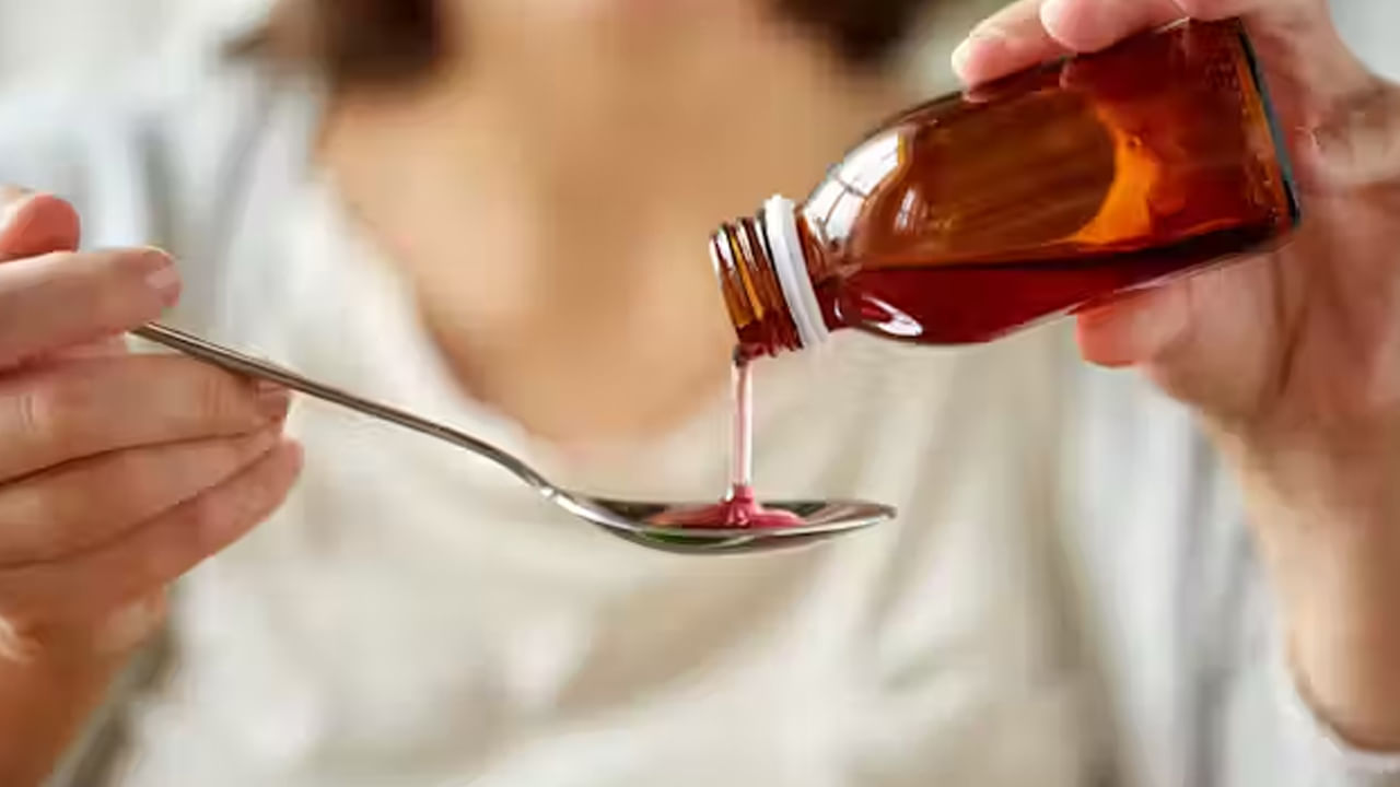 JAMA ఇంటర్నల్ మెడిసిన్‌లో ప్రచురితమైన 2015 అధ్యయనం ప్రకారం, ఎసిటైల్‌కోలిన్-బ్లాకింగ్ డ్రగ్‌ను దీర్ఘకాలికంగా ఉపయోగించడం వల్ల చిత్తవైకల్యం, అల్జీమర్స్ వచ్చే ప్రమాదం 54 నుంచి 63 శాతం ఎక్కువగా ఉంటుంది. ఇది జ్ఞాపకశక్తి, దృష్టి, అభ్యాసానికి అవసరమైన మెదడు రసాయనమైన ఎసిటైల్‌కోలిన్‌పై ప్రభావం చూపుతుంది. ఈ అధ్యయనం మెదడు ఆరోగ్యంపై దగ్గు మందు వినియోగంతో శాశ్వత ప్రభావాన్ని హైలైట్ చేస్తుంది.