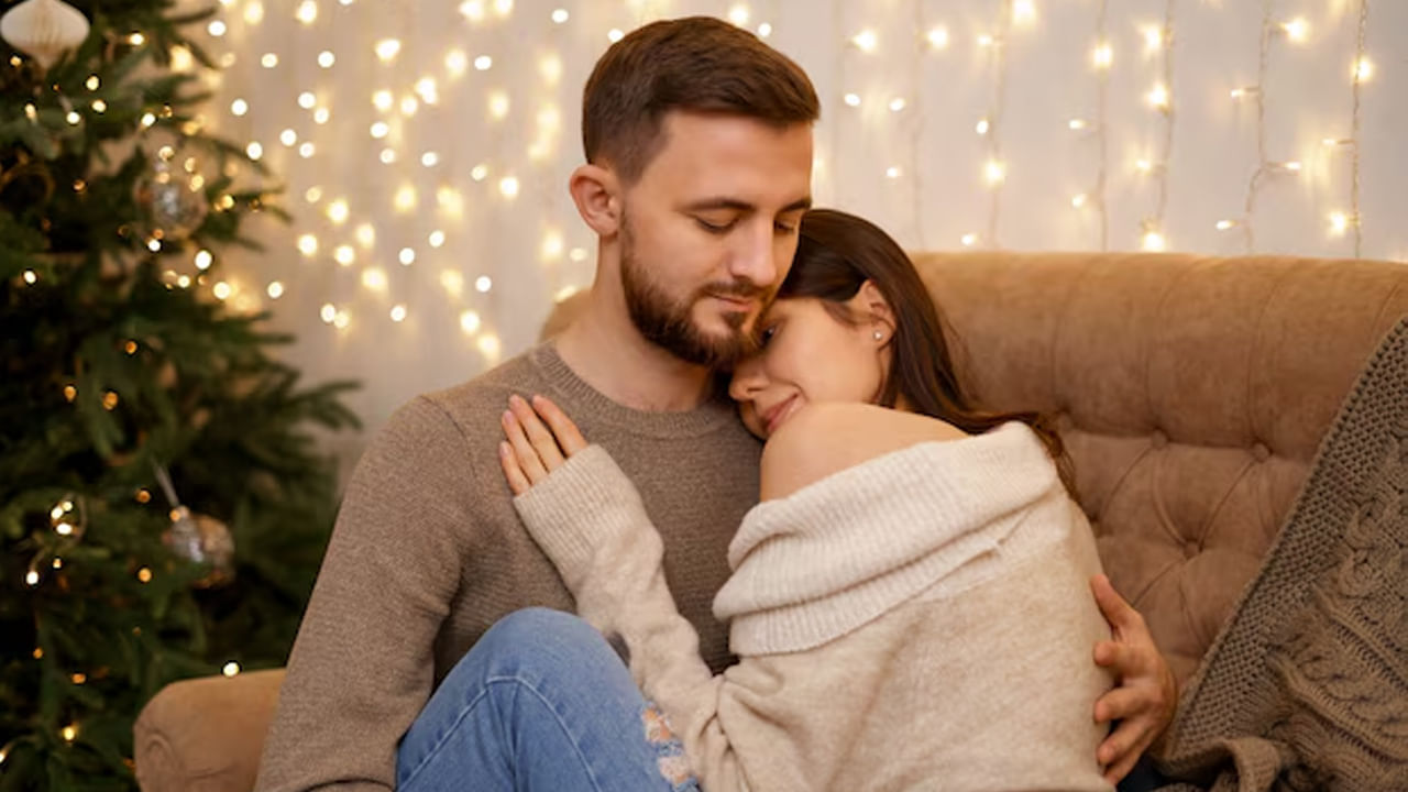 భార్యాభర్తలు: అలాగే అమావాస్య రోజున భార్యభర్తలు శారీరకంగా కలవడం వాళ్ళ ప్రతికూల శక్తుల ప్రభావం ఎక్కువగా ఉంటుంది. కాబట్టి ఇలాంటి సమయంలో సృష్టి కార్యంలో పాల్గొనడం వల్ల సంతాన సమస్యలతో పాటు ఆలుమగల మధ్య ఇబ్బందులు వస్తాయని చెబుతుంటారు. 