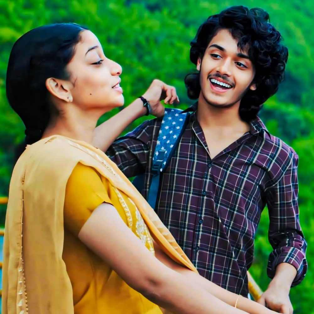 జీన్స్ ఫేమ్ ప్రశాంత్ కీలక పాత్రలో తెరకెక్కబోయే ఈ చిత్రంలో కృతిక్, ఇనియా జంటగా నటించబోతున్నట్లు తెలుస్తుంది. ప్రశాంత్ ఈ మధ్య జులాయి, అంధాధూన్ లాంటి రీమేక్ సినిమాల్లో నటించారు. ఇప్పుడు కోర్ట్ రీమేక్ వైపు అడుగులేస్తున్నారు.