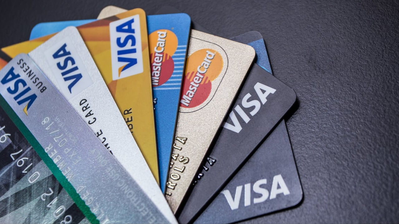 Credit Cards: వామ్మో.. క్రెడిట్ కార్డు బకాయిలు అన్ని వేల కోట్లా..? వాడుడు ఎక్కువ.. కట్టుడు తక్కువ..