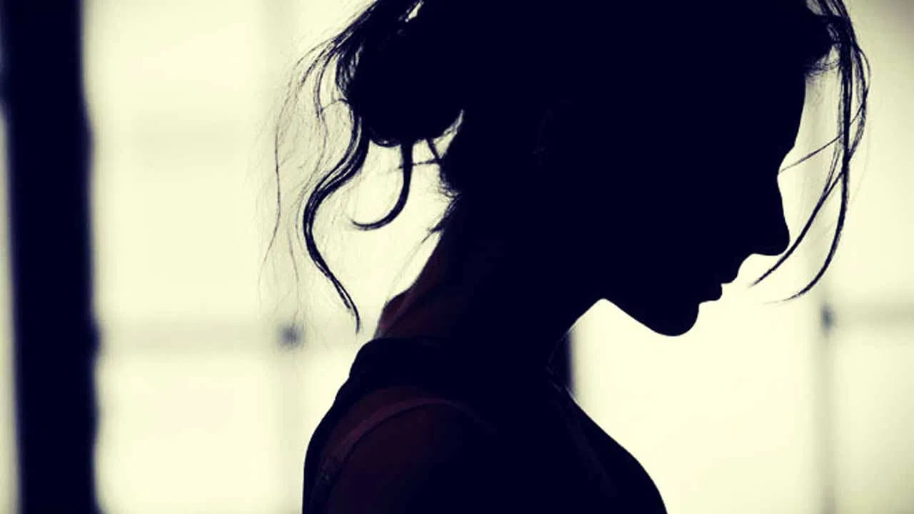 ఏంటి చెల్లమ్మా ఇలా చేశావ్.. ఆన్లైన్ బెట్టింగ్‌కు అలవాటుపడింది.. కట్ చేస్తే, ఊహించని పని..