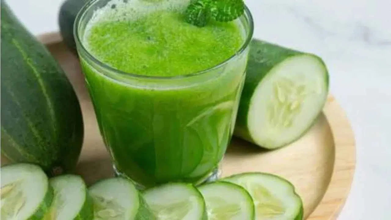 మధుమేహం డైట్లో కీరదోసకాయ ఒకటి. దోసకాయలో ఎక్కువగా నీరు, తక్కువ శాతం కేలరీలు ఉంటాయి. అదేవిధంగా ఇందులో ఫైబర్ కంటెంట్ అధికంగా ఉంటుంది. కీరదోస జ్యూస్ తాగడం వల్ల చక్కెర శాతాన్ని తగ్గించి.. కంట్రోల్ లో ఉంచుతుంది.