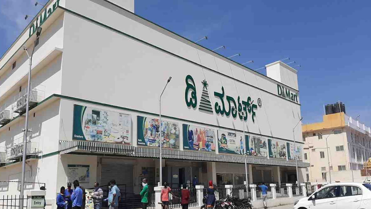 ఈ షేర్ 52 వీక్ హై నుంచి ప్రస్తుతం డౌన్ ట్రెండ్‌లో ట్రేడ్ అవుతోంది. కానీ మరో ఆరు నెలల్లోనే సరికొత్త 52 వీక్ హై టచ్ అవ్వడం ఖాయం అని చెబుతున్నారు. డీమార్ట్ గత 52 వీక్ హై 5484.85గా ఉంది. 