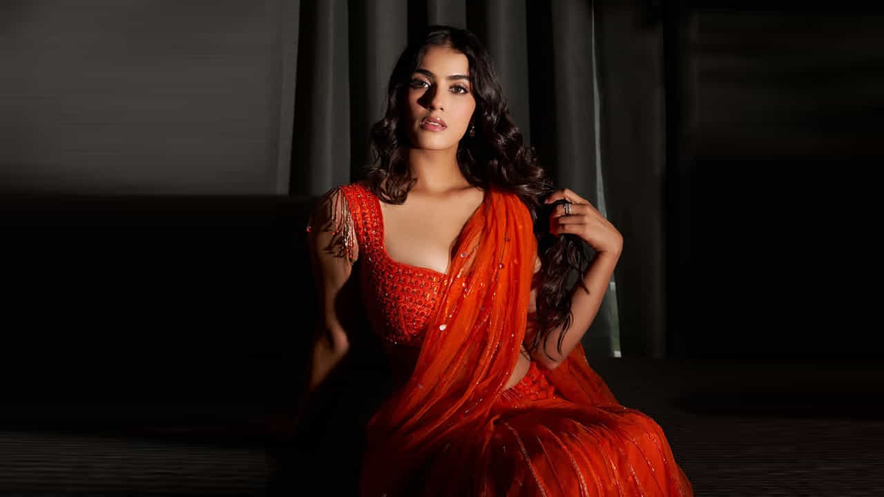 సినిమాలకి ముందు పతంజలి, మేక్‌మైట్రిప్, కోహినూర్ వంటి అనేక వాణిజ్య ప్రకటనలలో నటించింది ఈ వయ్యారి భామ. 2018లో ఈ మాయ పేరేమిటో అనే తెలుగు రొమాంటిక్ చిత్రంలో కాదహనాయకిగా చలనచిత్ర అరంగేట్రం చేసింది ఈ ముద్దుగుమ్మ. 
