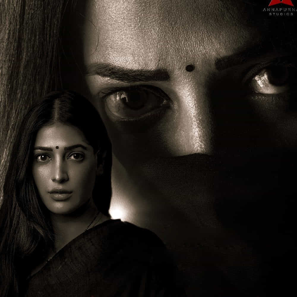 కానీ మధ్యలో శృతి తప్పుకోవడంతో మృణాళ్ జాయిన్ అయ్యారు. అన్న‌పూర్ణ స్టూడియోస్‌పై సుప్రియ యార్ల‌గ‌డ్డ నిర్మిస్తున్నారు. డిసెంబర్ 25న డెకాయిట్ విడుదల కానుంది. మొత్తానికి ఈ ప్రమాదం నిజమా పబ్లిసిటీ స్టంటా అనేది తెలియదు కానీ డెకాయిట్‌కు ప్రమోషన్ అయితే బాగానే వచ్చింది. 