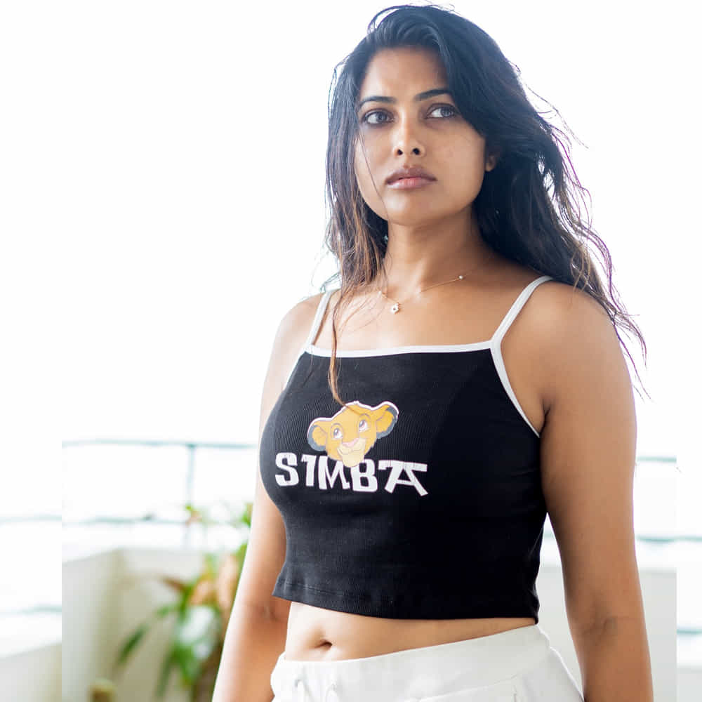 సూపర్ స్టార్ మహేష్ బాబు నటించిన మహర్షి సినిమాలో నటించి ఆకట్టుకుంది. ఈ సినిమాతోనే దివి ఇండస్ట్రీలోకి అడుగుపెట్టింది. మహర్షి సినిమాలో మహేష్ బాబు ఫ్రెండ్ గా నటించి ఆకట్టుకుంది. ఇక బిగ్ బాస్ హౌస్ లో తన అందాలతో పాటు ఆటతోనూ మెప్పించింది ఈ ముద్దుగుమ్మ.