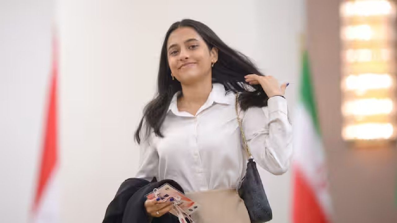 Divya Deshmukh : చెస్‌ ప్రపంచకప్  ఫైనల్‌కు దివ్య దేశ్‌ముఖ్.. తొలి భారత మహిళగా రికార్డు.. తన బ్యాక్ గ్రౌండ్ ఇదే