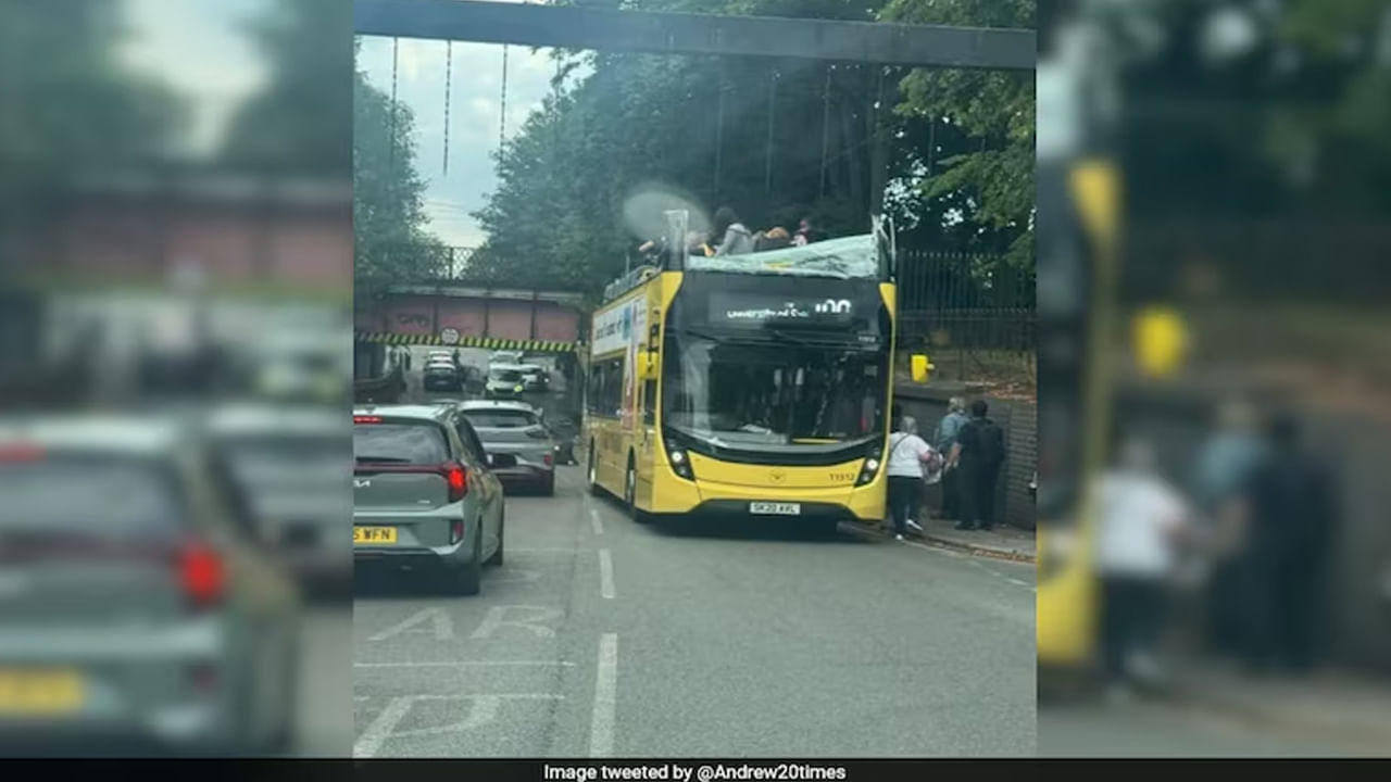 Watch: బ్రిడ్జి కింది నుంచి వెళ్తుండగా ఊడిన డబుల్‌ డెక్కర్‌ బస్సు పైకప్పు.. షాకింగ్‌ వీడియో వైరల్