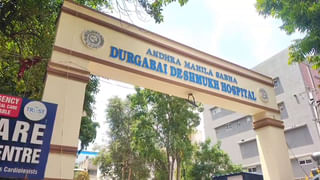 ఛీ ఛీ ఇదేం పాడు పని.. హైదరాబాద్‌లో నడి రోడ్డుపై రెచ్చిపోయిన ప్రేమ జంట.. అందరూ చూస్తుండగా ఇలా..