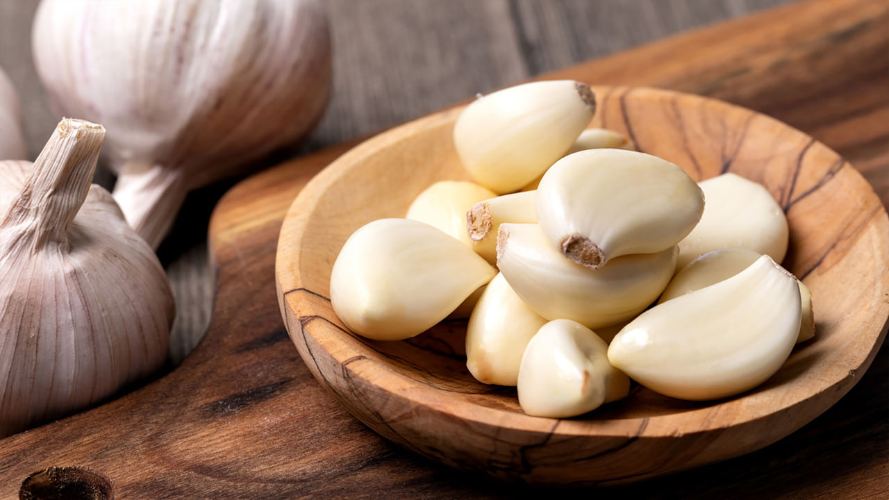 Eat Garlic at Night: రోజు రాత్రి నిద్రకు ముందు రెండు వెల్లుల్లి రెబ్బలు తిన్నారంటే..