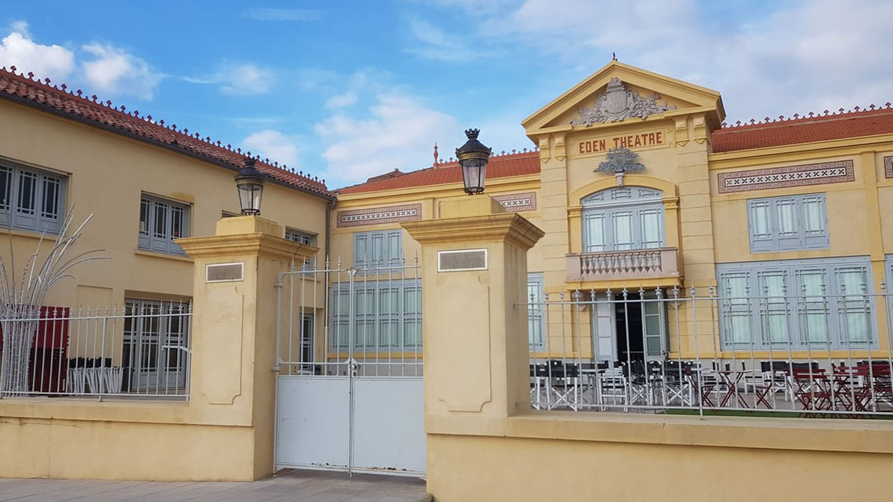  ప్రపంచంలో ఇదే ఓల్డెస్ట్‌ సినిమా థియేటర్‌. దాని పేరు ఈడన్‌ థియేటర్‌. ఫ్రాన్స్‌లోని లా సియోటట్‌లో ఉంది. ప్రపంచంలో ఇదే అత్యంత పురాతనమైన థియేటర్‌! 1899లో ప్రారంభమైన ఈ సినిమా హాల్‌ మధ్యలో కొన్నాళ్ల పాటు విశ్రాంతి తీసుకుంది. ఇప్పుడు మళ్లీ జోరుగా హుషారుగా నడుస్తోంది..