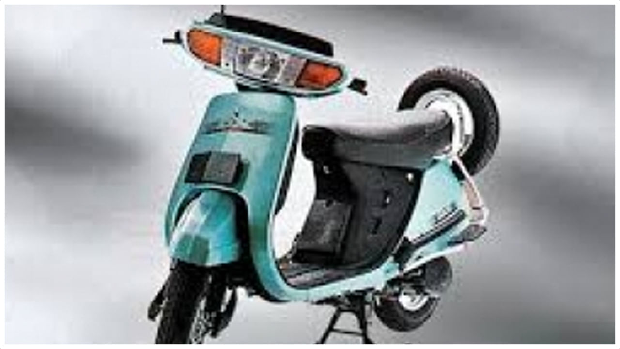 కైనెటిక్ DX: రాబోయే నెలల్లో కైనెటిక్ DX రానుంది. ఇది పాత యుగం ప్రసిద్ధ స్కూటర్‌ను ఎలక్ట్రిక్ అవతార్‌లో తిరిగి తీసుకువస్తుంది. ఈ స్కూటర్‌ను 2025 దీపావళికి ముందు ప్రారంభించవచ్చు. ఇది TFT డిస్‌ప్లే, IoT ఆధారిత స్మార్ట్ ఫీచర్లు, జియో థింగ్స్‌తో కలిసి అభివృద్ధి చేసిన డిజిటల్ ప్లాట్‌ఫామ్‌ను అందిస్తుంది. అలాగే, ఇది బహుళ బ్యాటరీ ఎంపికలు, ఫాస్ట్ ఛార్జింగ్ సౌకర్యాన్ని కలిగి ఉంటుంది.