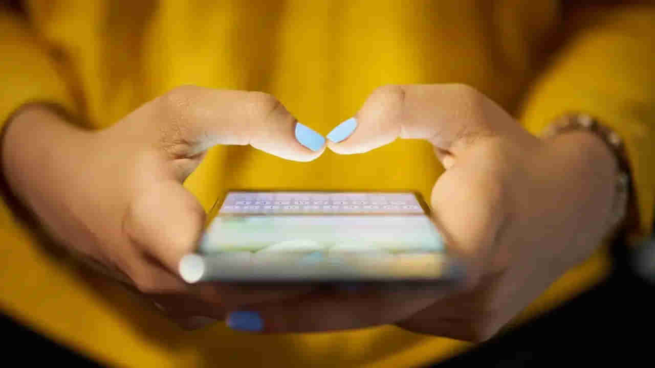 Mobile: ఫోన్ ఎక్కువగా వాడితే ఎన్ని ఆరోగ్య సమస్యలు వస్తాయో తెలుసా..? నిప్పుతో చెలగాటానికి మించి..