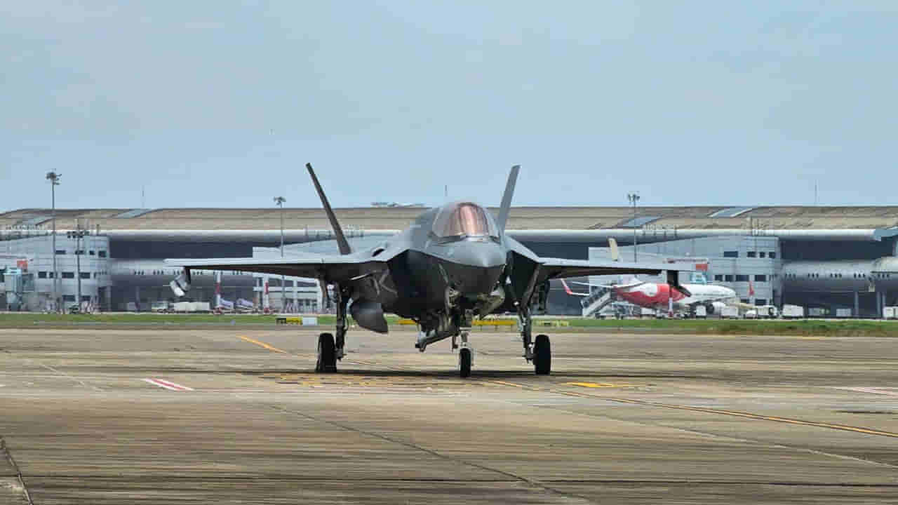 F-35B: ఐదు వారాల పాటు భారత్లోనే.. ఎట్టకేలకు కేరళను వీడిన UK ఫైటర్ జెట్!