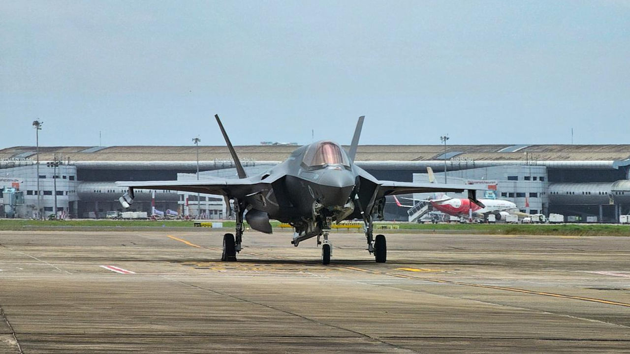 F-35B: ఐదు వారాల పాటు భారత్లోనే.. ఎట్టకేలకు కేరళను వీడిన UK ఫైటర్ జెట్!