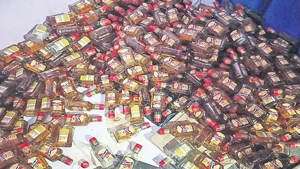 Liquor: బ్రాండ్‌ సేమ్‌.. బాటిల్ సేమ్.. లేబుల్ సేమ్.. రేట్ సేమ్... సరుకే..