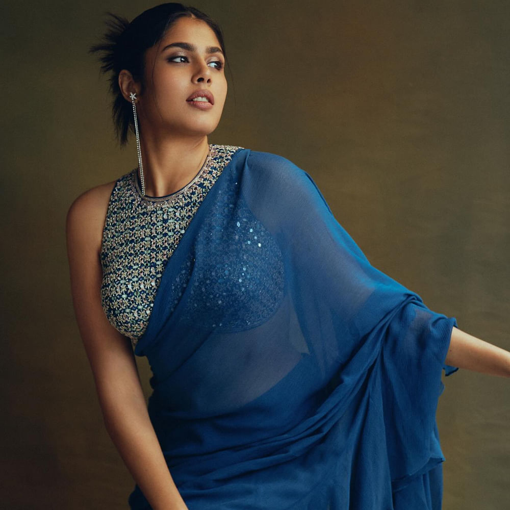 ఆ తర్వాత పలు సినిమాల్లో నటించినప్పటికీ ఆ స్థాయిలో హిట్స్ అందుకోలేకపోయింది. అయినా స్క్రీన్ ప్రెజన్స్, డ్యాన్సింగ్ స్కిల్స్ కామెడీ టైమింగ్ తో జనాల హృదయాలను గెలుచుకుంది. సినిమాలతోపాటు పలు ఓటీటీ ప్రాజెక్టులలోనూ మెరిసింది.