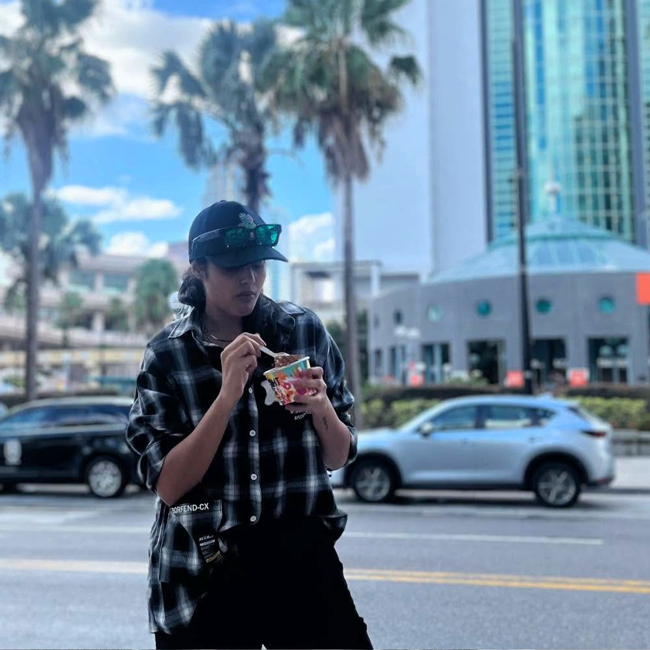 హైదరాబాదీ అమ్మాయి ఫరియా అబ్దుల్లా.. 2021లో తెలుగులో వచ్చిన జాతిరత్నాలు సినిమా ద్వారా ఇండస్ట్రీలోకి అడుగుపెట్టింది ఈ పొడుగుకాళ్ల సుందరి. సినిమాల్లోకి రాకముందు మోడలింగ్‌, థియేటర్‌ ఆర్టిస్ట్‌గా, యూట్యూబర్‌గా పలు వీడియోలు చేసింది. అలాగే ఓ వెబ్ సిరీస్ లోనూ నటించింది.