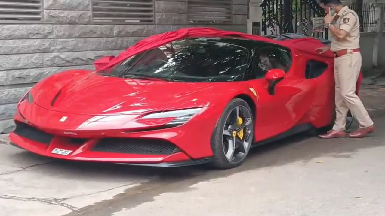 Ferrari : వామ్మో..కారుకు 1.42కోట్ల ట్యాక్స్.. వెంటనే కట్టాలన్న అధికారులు..చివరకు..
