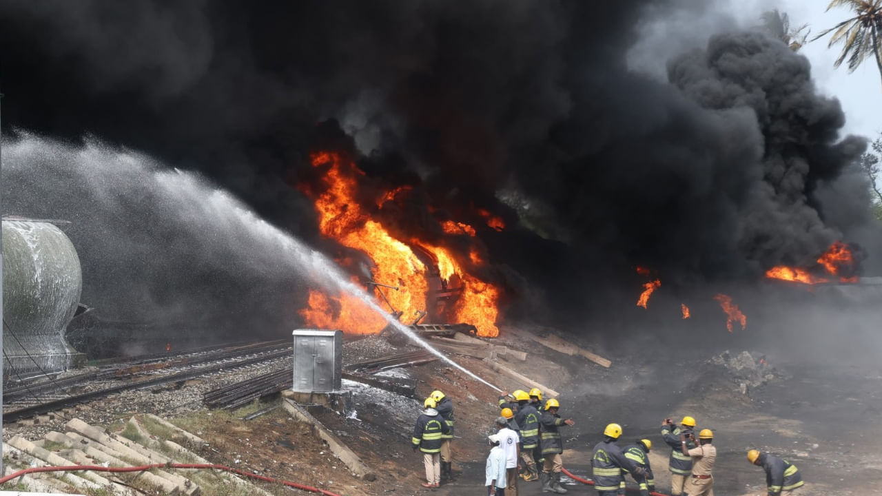 Fire Accident: డీజిల్ తీసుకెళ్తున్న గూడ్స్ ట్రైన్లో భారీ అగ్నిప్రమాదం.. భారీగా ఎగిసిపడిన మంటలు!