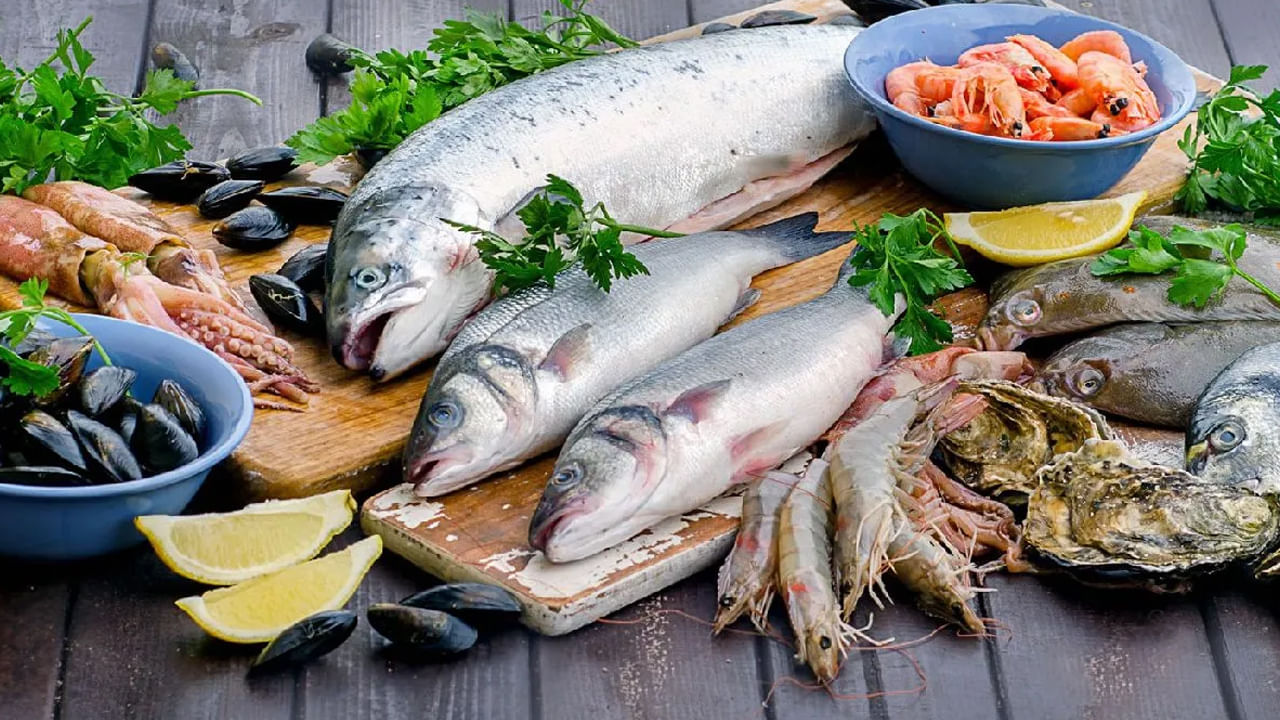 ఒమేగా-3 ఫ్యాటీ యాసిడ్స్ సమృద్ధిగా ఉండే చేపకళ్ళ వల్ల గుండె ఆరోగ్యం మెరుగుపడుతుంది. మెదడు పనితీరుకి మద్దతు లభిస్తుంది. చేపల కళ్ళు తింటే శరీర వాపులు, నొప్పులు తగ్గుతాయి. చేపల కళ్ళల్లో విటమిన్ ఏ ఎక్కువగా ఉండటం వల్ల కంటి సమస్యలు దూరం చేస్తుంది. దృష్టి మెరుగవుతుంది. ఆరోగ్యకరమైన రోగ నిరోధక వ్యవస్థను నిర్వహించడానికి ఉపయోగపడుతుంది.