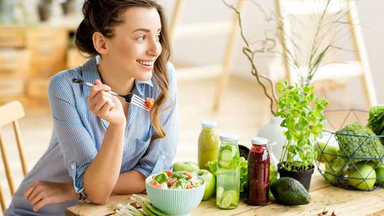 కిడ్నీని ఆరోగ్యం కోసం ఎల్లప్పుడూ రోగనిరోధక శక్తిని పెంచే ఆహారాన్ని తీసుకోవడం ఎంతో ముఖ్యం. భారతీయ వంటల్లో ఉపయోగించే కొన్ని ఆయుర్వేద మూలికలను ఉపయోగిస్తే కిడ్నీలు ఆరోగ్యంగా ఉంటాయి. వర్షాకాలంలో  వీటిని క్రమం తప్పకుండా ఉపయోగిస్తే మంచి ఫలితాలు లభిస్తాయని అంటున్నారు ఆరోగ్య నిపుణులు. 