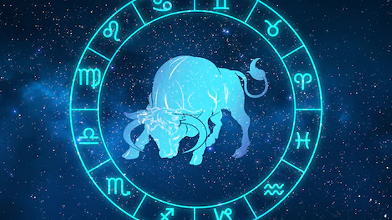 వృషభ రాశి : వృషభ రాశి వారు స్నేహానికి చాలా ఇంపార్టెన్స్ ఇస్తారంట. నమ్మదగిన వ్యక్తులలో వీరు కూడా ఒకరంట. వీరు ఎలాంటి సమయంలోనైనా తమ స్నేహితులకు అండగా నిలుస్తారంట. అంతే కాకుండా వీరు ప్రతి విషయాన్ని వారితో పంచుకుంటారు. అలాగే ఈ రాశి వారికి కూడా స్నేహితులే శక్తి అంట. ఫ్రెండ్స్ లేకపోతే వీరు చాలా కోల్పోతారంట.