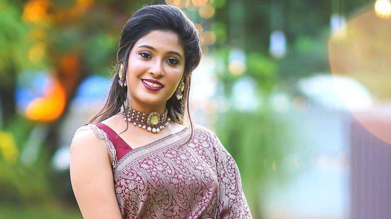 Girl In Saree