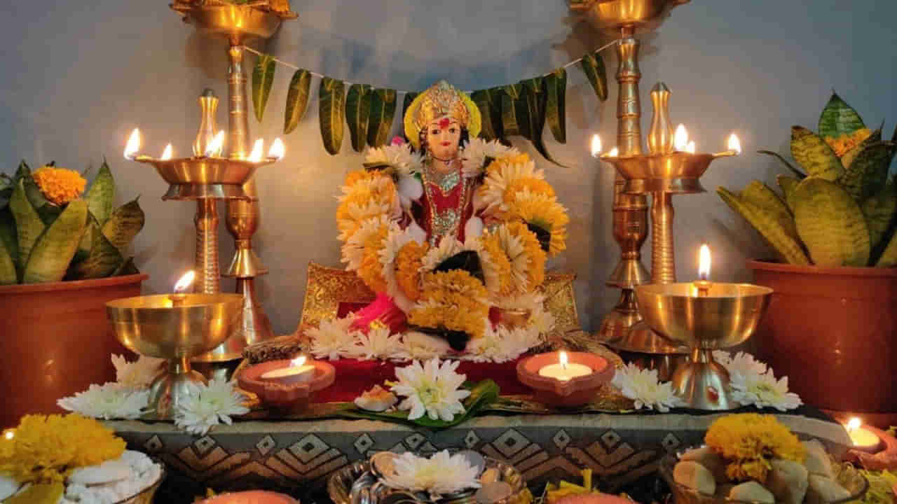 సాయంత్రం పూట ఇంట్లో ఈ పనులు పొరపాటున కూడా చేయకండి..! లక్ష్మీ దేవికి కోపం వస్తుంది..