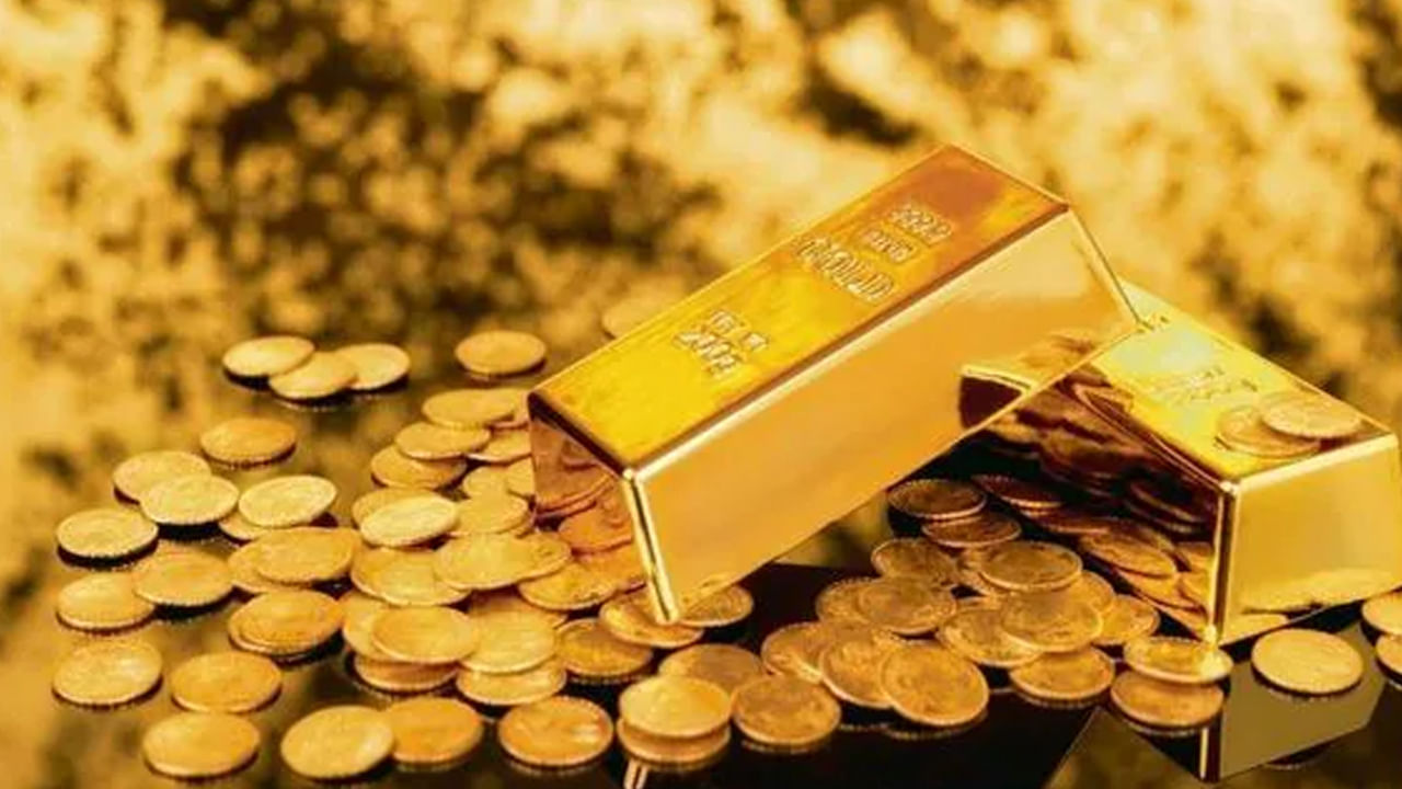 ప్రముఖ నగరాల్లో బంగారం, వెండి ధరలు ఎలా ఉన్నాయంటే.. హైదరాబాద్‌లో 24 క్యారెట్ల బంగారం ధర రూ.99,270 ఉండగా.. 22 క్యారెట్ల ధర రూ.90,990 లుగా ఉంది. ఇక నేడు సిల్వర్ ధర స్వల్పంగా తగ్గింది. కిలో వెండి పై రూ.100 తగ్గడంతో కేజీ వెండి రూ.1,23,900గా ఉంది.