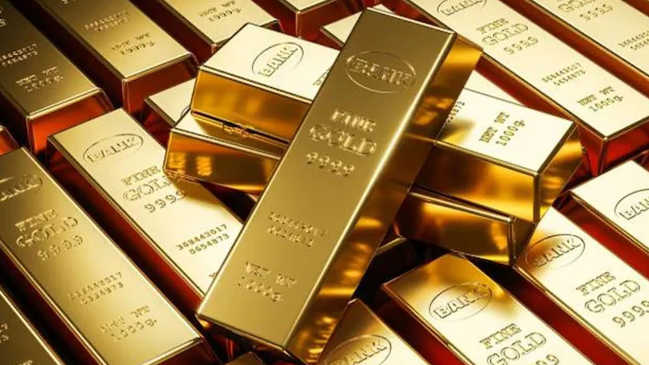 విజయవాడ, విశాఖపట్నంలో 24 క్యారెట్ల పసిడి ధర రూ.99,270 ఉంటే.. 22 క్యారెట్ల ధర రూ.90,990లుగా ఉంది. కిలో వెండి ధర రూ.1,23,900 లుగా ఉంది.వరంగల్ జిల్లాలో 24 క్యారెట్ల పసిడి ధర రూ.99,270. 22 క్యారెట్ల ధర రూ.90,990లుగా ఉంది. మరోవైపు కిలో వెండి ధర రూ.1,23,900లుగా ఉంది.