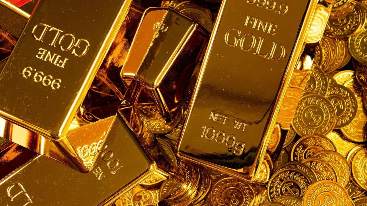 కాగా, మనం నేడు అంతర్జాతీయ మార్కెట్ ప్రకారం, తెలుగు రాష్ట్రల్లో బంగారం ధరలు ఎలా ఉన్నాయో చూద్దాం.  హైదరాబాద్‌లో 24 క్యారెట్ల బంగారం ధర తులం రూ.99,270, 22 క్యారెట్ల బంగారం తులం రూ.90,990, 18 క్యారెట్ల బంగారం తులం రూ.74,450గా ఉంది. ఇక చెన్నైలో 24 క్యారెట్ల బంగారం ధర తులం రూ.99,270, 22 క్యారెట్ల బంగారం తులం రూ.90,990, 18 క్యారెట్ల బంగారం తులం రూ.74,450గా ఉంది. గుంటూరులో 24 క్యారెట్ల బంగారం ధర తులం రూ.99,270, 22 క్యారెట్ల బంగారం తులం రూ.90,990, 18 క్యారెట్ల బంగారం తులం రూ.74,450గా ఉంది. మిగతా అన్ని నగరాల్లోనూ దాదాపు ఇవే ధరలు కొనసాగుతున్నాయి.