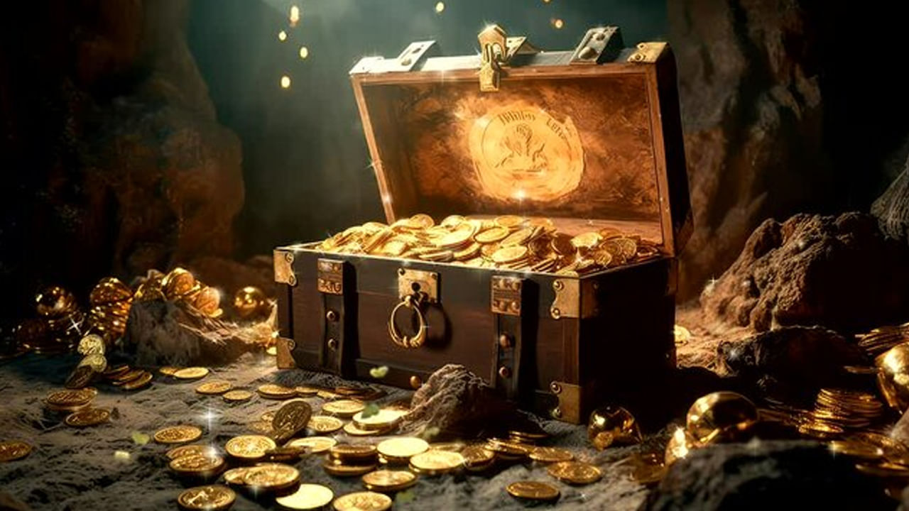 మగువలు పసిడి ప్రియులు. పండగలు, ఫంక్షన్లకు ఒంటినిండా బంగారు నగలు ధరించి మురిసిపోతుంటారు. అయితే గత కొంతకాలంగా బంగారం ధరలు కొండెక్కి కూర్చోవడంతో గోల్డ్‌ కొనలేని పరిస్థికి వచ్చింది. కానీ బంగారం ధరలు దిగొస్తున్నాయి. ఇప్పటికే ఈ విషయం వరల్డ్‌ గోల్డ్‌ కౌన్సిల్‌ (WGC) స్పష్టం చేసింది.  భౌగోళిక రాజకీయ ఉద్రిక్తతలు తగ్గుముఖం పడితే మరింతగా దిగొచ్చే అవకాశం ఉన్నట్లు తెలిపింది. ఇందుకు శుభశూచకంగా మంగళవారం (జులై 16) బంగారం, వెండి ధరలు కాస్త దిగొచ్చాయి. ఈ రోజు ధరలు ఎలా ఉన్నాయంటే..