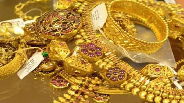 Andhra: గోల్డ్ లోన్ తీసుకుంటున్నారా..? వీళ్లు ఏం చేశారో తెలిస్తే మీ గుండె గుభేలే..