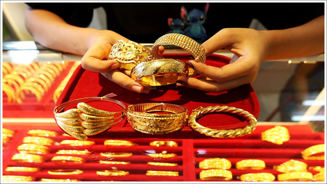 Gold Price: మహిళలకు బ్యాడ్‌న్యూస్‌.. కొన్ని గంటల్లోనే భారీగా పెరిగిన బంగారం ధరలు
