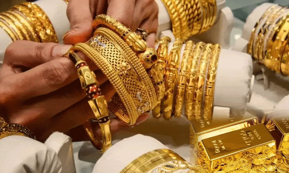  జూలై 15, 2025 మంగళ వారం (నిన్న)24 క్యారెట్ల 10 గ్రాముల బంగారం ధర రూ.99,770గా ఉండగా,నేడు రూ.10 తగ్గడంతో గోల్డ్ రేట్ రూ.99,760గా ఉంది. అలాగే 22 క్యారెట్ల 10 గ్రాముల బంగారం ధర నిన్న రూ.91,450గా ఉండగా, నేడు రూ.10 తగ్గడంతో గోల్డ్ రేట్ రూ.91,440గా ఉంది.