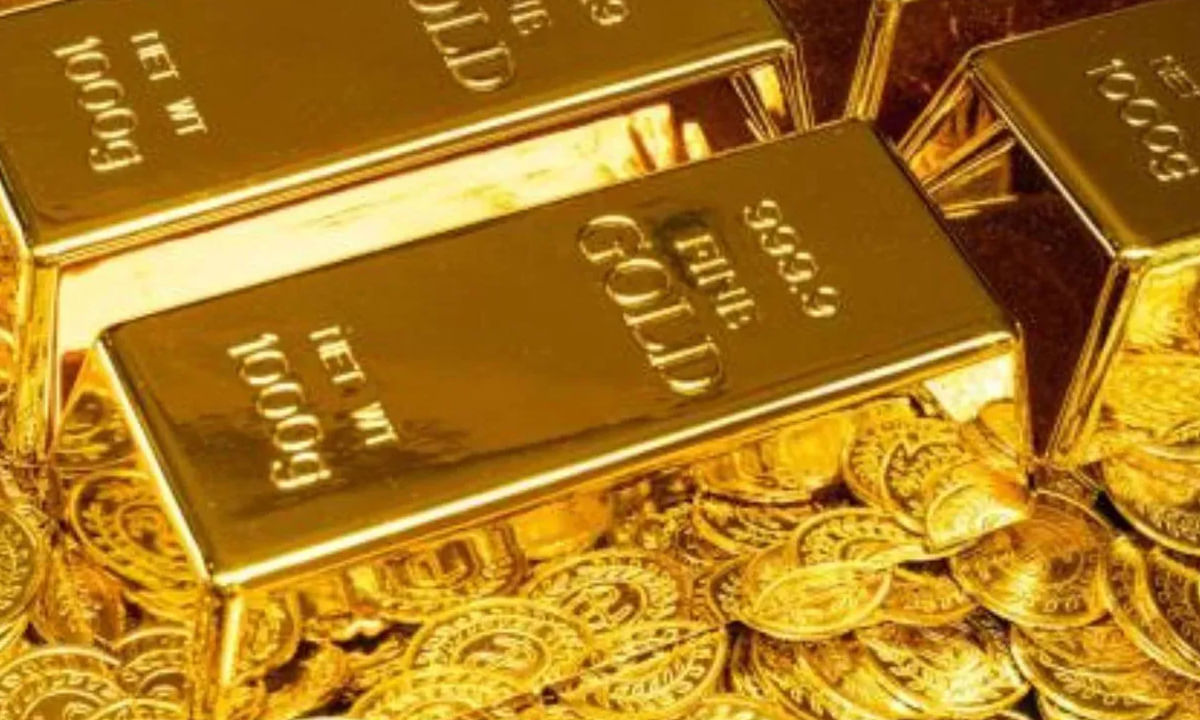 ప్రముఖ నగరాల్లో బంగారం, వెండి ధరలు ఎలా ఉన్నాయంటే.. హైదరాబాద్‌లో 24 క్యారెట్ల బంగారం ధర రూ.99,760 ఉండగా.. 22 క్యారెట్ల ధర రూ.91,440 లుగా ఉంది. ఇక నేడు సిల్వర్ ధర స్వల్పంగా తగ్గింది. కిలో వెండి పై రూ.100 తగ్గడంతో కేజీ వెండి రూ.124,900గా ఉంది.