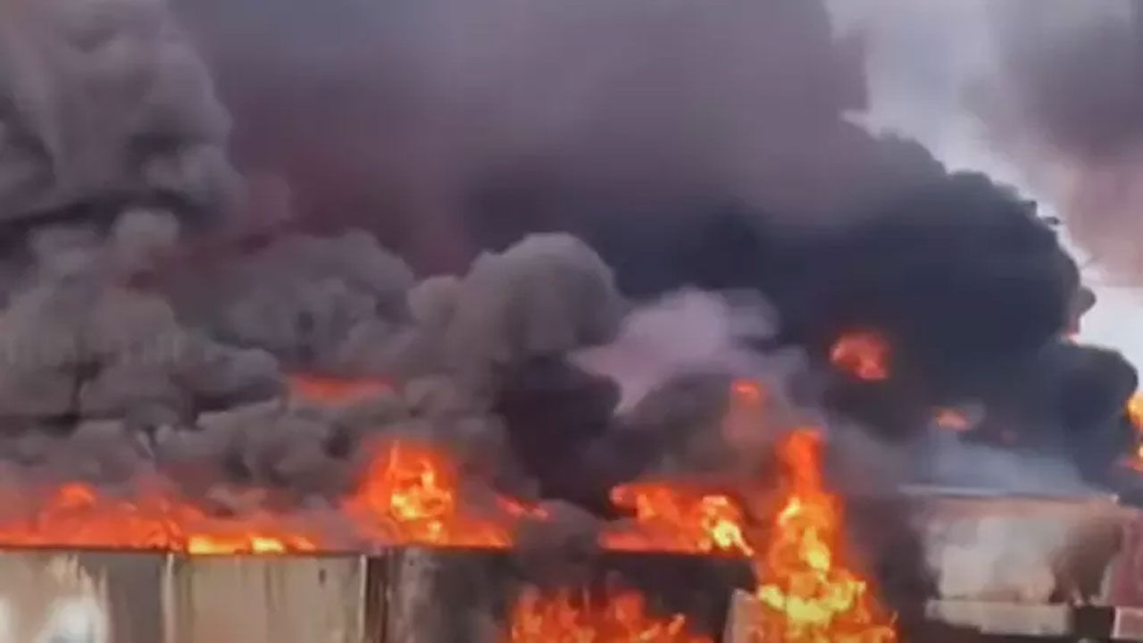 Fire Accident: డీజిల్ లోడుతో వెళ్తున్న గూడ్స్ రైలులో మంటలు... తమిళనాడు తిరువళ్లూరులో ఘోర ప్రమాదం