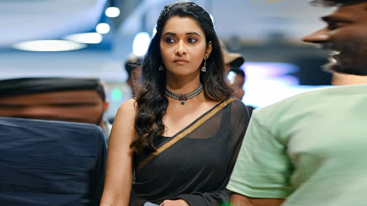 గత ఏడాది గోపిచంద్ సరసన భీమా చిత్రంలో కథానాయకిగా ఆకట్టుకుంది ఈ బ్యూటీ. ఈ సినిమాకి మిశ్రమ స్పందన వచ్చింది. తర్వాత సత్యదేవ్‎కి జోడిగా నటించిన యాక్షన్ థ్రిల్లర్ జీబ్రా సినిమాతో బ్లాక్ బస్టర్ అందుకుంది.