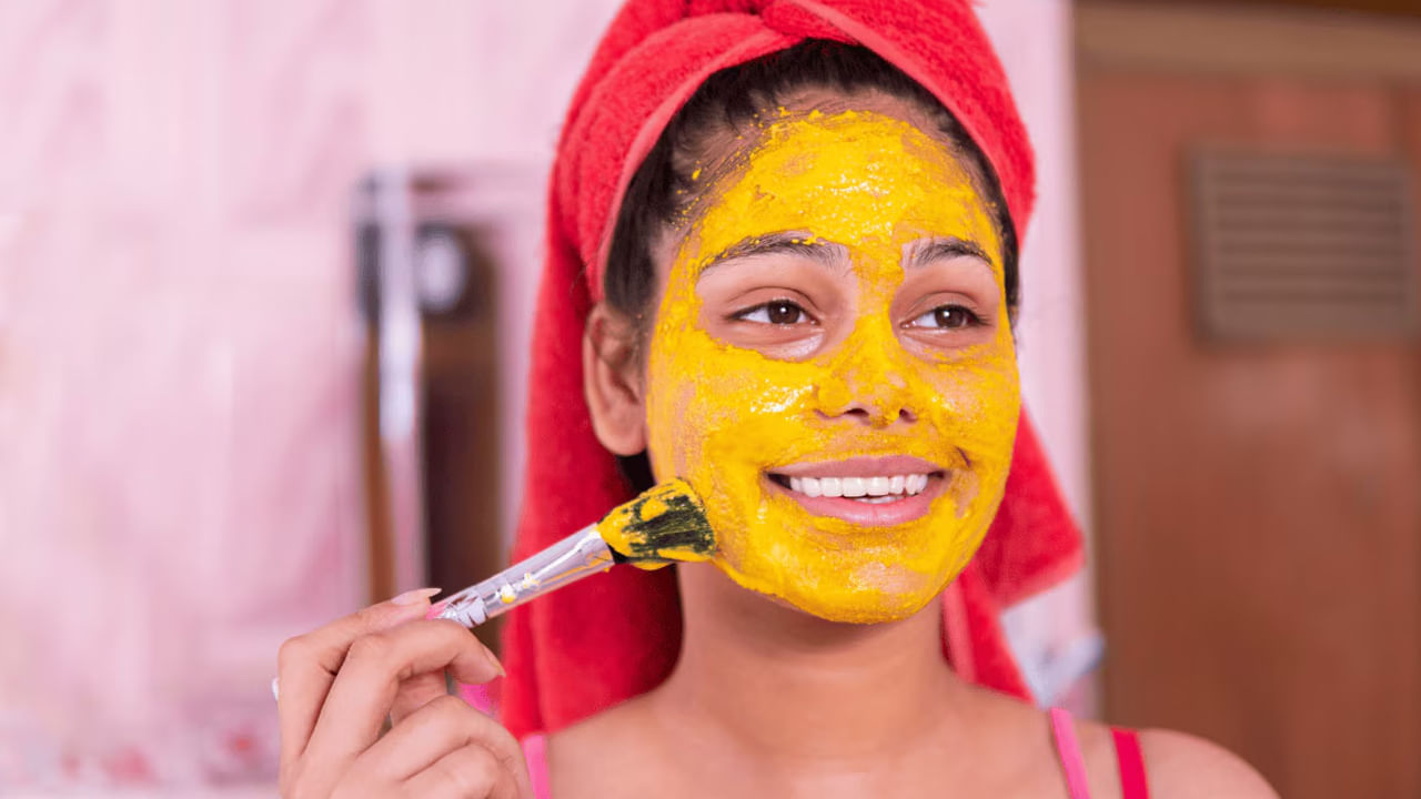 Gram Flour And Turmeric Face Pack