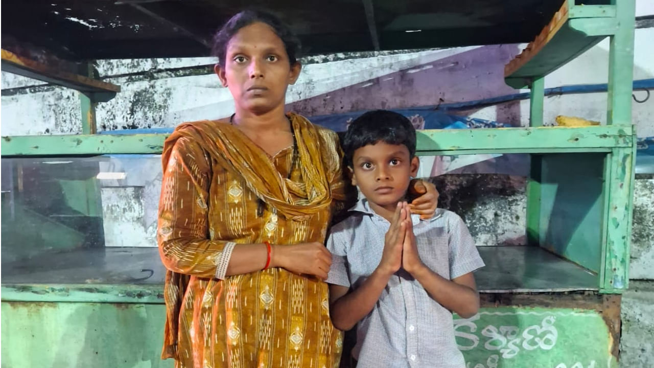 Andhra News: సారూ.. జర కనికరించండి.. కలెక్టర్ దగ్గరకు ఎనిమిదేళ్ల బాలుడు!.. ఎందుకో తెలిస్తే కన్నీళ్లు ఆగవు!