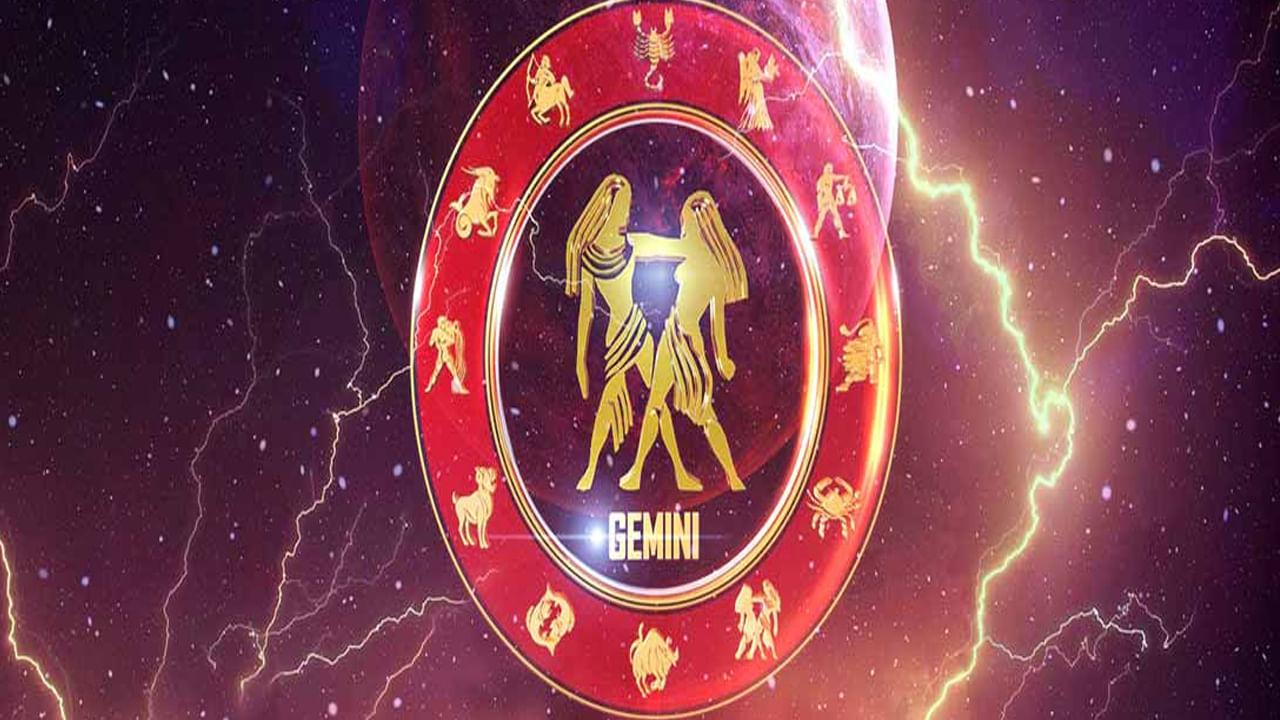 మిథున రాశి :   మిథున రాశి వారికి గురు సంచారం వలన అద్భుతంగా ఉండబోతుంది.అనుకోని మార్గాల ద్వారా డబ్బు చేతికందుతుంది. కష్టాలన్నీ తీరిపోతాయి. అంతే కాకుండా వీరు ఏ పని చేసినా సరే అది వీరికే ప్రయోజనం చేకూర్చుతుంది. ఇంట్లో శుభకార్యలు కూడా జరుపుకుంటారు. కుటుంబ సభ్యులతో ఆనందంగా ప్రయాణాలు చేస్తారు. 