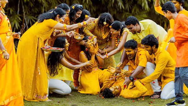 Haldi Function: పెళ్లికి ముందు హల్దీ వేడుక ఎందుకు? ఆధ్యాత్మిక, సైంటిఫిక్ రీజన్ ఏమిటంటే