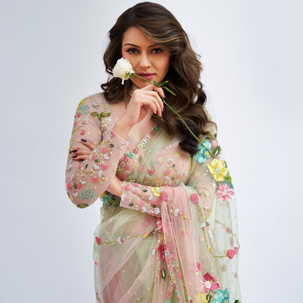  కెరీర్ మంచి ఫాంలో ఉండగానే 2022 డిసెంబర్ 4న వ్యాపారవేత్త సోహైల్ కతూరియాను ప్రేమించి పెళ్లి చేసుకుంది. వీరిద్దరి వివాహం రాజస్థాన్ జైపూర్ లో జరిగింది. సోహైల్ కు ఇది రెండో పెళ్లి కావడం విశేషం. నివేదికల ప్రకారం హన్సిక ఆస్తులు రూ.120 కోట్లకు పైగా ఉన్నట్లు సమచారం. 